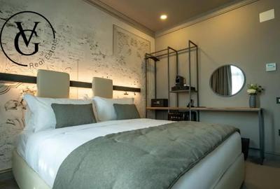 Casă cu 6 camere cu Canalizare în Central - 1