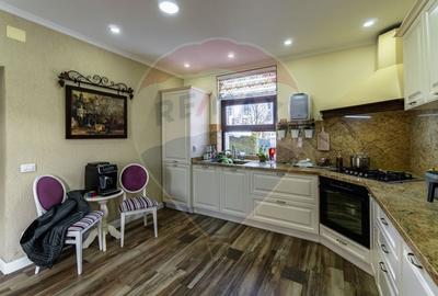 Casă cu 9 camere cu Teren 650 Mp în Tractorul - 11