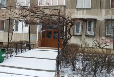 Apartament cu 3 camere decomandat în Olteniței