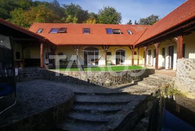 Casa de vanzare pretabila pensiune priveliste superba Fantanele Sibiu - 3