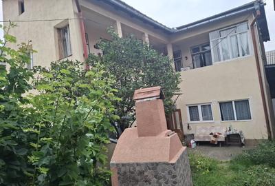 Casă cu 5 camere cu Teren 300 Mp în Central - 2