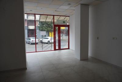 Spațiu comercial, de 35 mp, în Central - 3