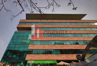 Spatiu modern pentru birouri - 1,657.82 mp - Metrou Eroilor (M1, M3 & M5) - 4