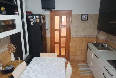 Apartament doua camere, semidecomandat, etaj trei, bucatarie mare, Bistrita Lac - 2