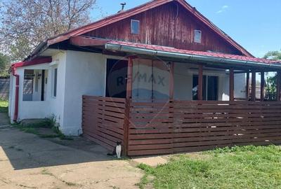 Casă individuală cu 3 camere în Lipia