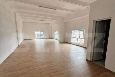 Spațiu comercial, de 105 mp, în Central - 3