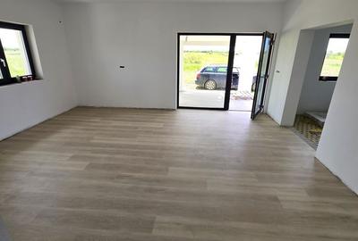 Casă cu 3 camere cu Teren 600 Mp în Amați - 12