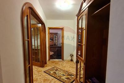 Apartament de inchiriat cu 4 camere,etajul 1 - 3