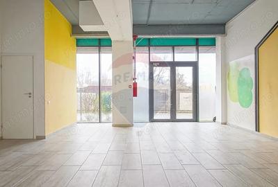 Comision 0 %! Spa?iu comercial de vanzare, Tractorul, Qualis 2 - 8