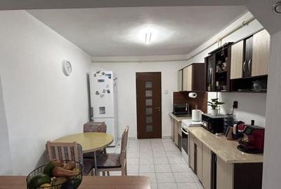 Apartament cu 4 camere, decomandat, zona DACIA - 3