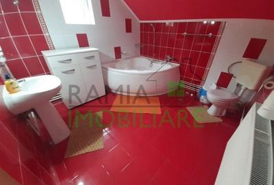 Casă cu 5 camere cu Teren 1000 Mp în Bran - 3