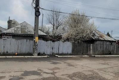 Doua case batrane?ti de vanzare, Ramnicu Sarat, strada Luncii, nr. 30A ?i 30B - 2