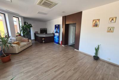 Spatiu Comercial zona centrala 660 mp utili parcare privata - 2