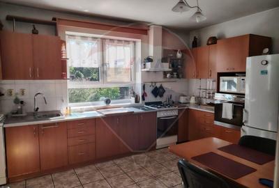 Casă / Vilă cu 8 camere de vânzare în zona Central - 18