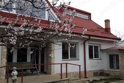 Casă cu Teren 276 Mp în Central - 1