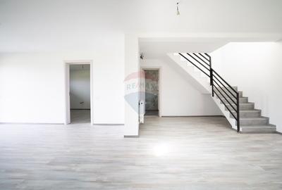 Casă cu 4 camere cu Teren 1000 Mp în Bradu - 3