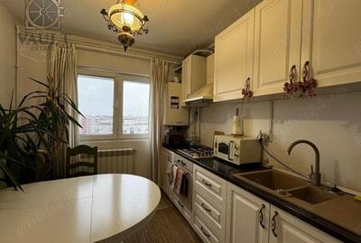Apartament cu 2 camere semidecomandat, mobilat în 13 Septembrie