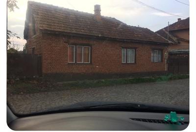 Casă cu 3 camere în Central - 1