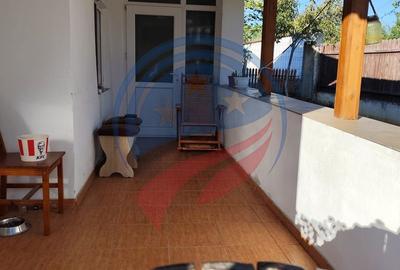 Casă cu 4 camere cu Teren 1860 Mp în Cernat - 3