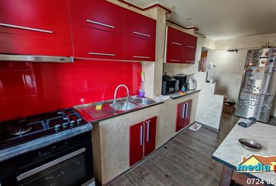 Apartament cu 3 camere semidecomandat în Micro 40 - 2