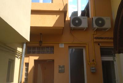 Casă individuală cu 5 camere cu Teren 30 Mp în Iancului - 1