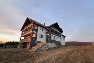 Casă cu 4 camere în Coldău - 1