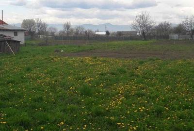 Teren de 2100 mp, în Rocna - 2