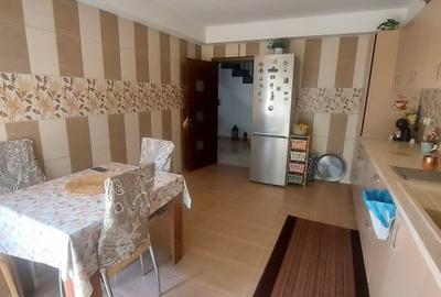 Casă individuală cu 7 camere cu Canalizare în Fundeni - 27