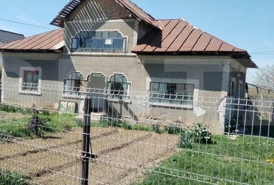 Casa de vanzare , 3 camere, 80mp 1100mp teren , zona Ungureni - 2