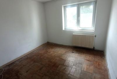 Apartament trei camere  zona Mausoleu - 2