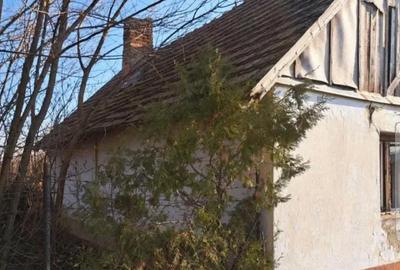 Casă cu Teren 1988 Mp în Central - 2