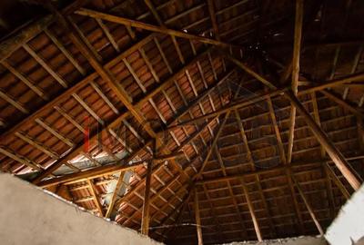 Casă cu 7 camere cu Teren 1424 Mp în Ștefănești