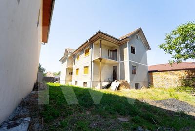 Casă individuală cu 8 camere cu Teren 812 Mp în Central - 1