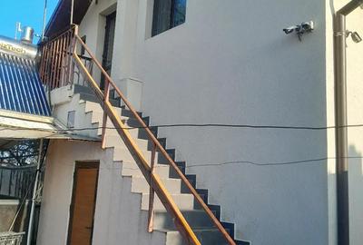 Casă cu 6 camere cu Teren 500 Mp în Frumușani - 2