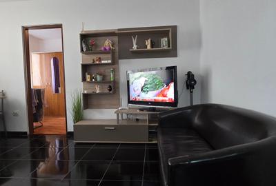 Apartament cu 3 camere semidecomandat, mobilat în Micro 5 - 2