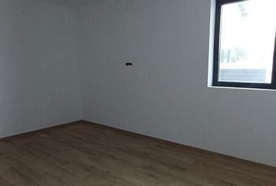 Casă cu 4 camere cu Teren 300 Mp în Central - 14