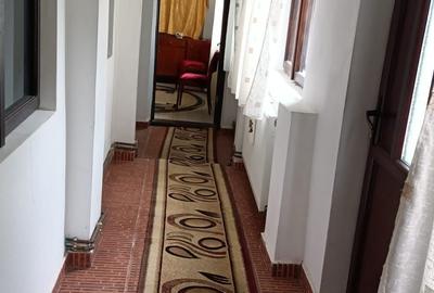 Casă cu 4 camere în Central - 2