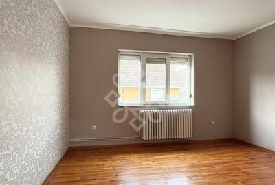 Casă cu 5 camere cu Teren 893 Mp în Central