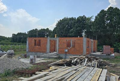 Casă cu 3 camere în Poiana Lacului - 2