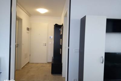 Apartament cu 2 camere decomandat în Tractorul