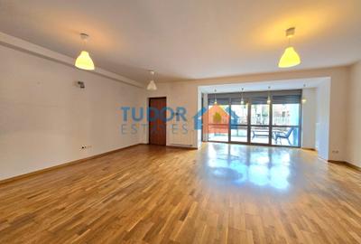 Elegant Multi-Level Home with 4 Bedrooms and Expansive Terraces in Green Lake - 1