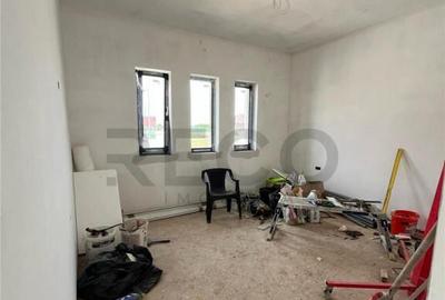 Casă cu 4 camere cu Teren 520 Mp în Sânmartin - 2