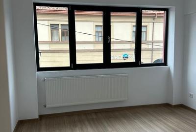 Spațiu comercial, de 35 mp, în Central - 7