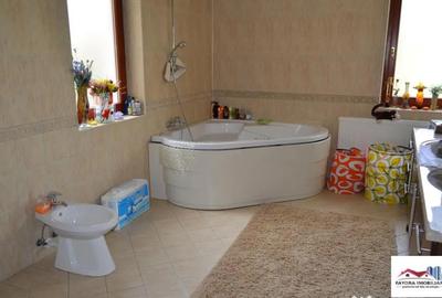Casă cu 8 camere cu Teren 1000 Mp în Sângeorgiu de Mureș - 5