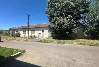 Casă cu Teren 2878 Mp în Central - 1