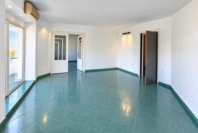 Apartament cu 3 camere decomandat în Decebal