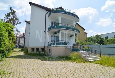 Casă individuală cu 11 camere cu Canalizare în Zorilor - 1