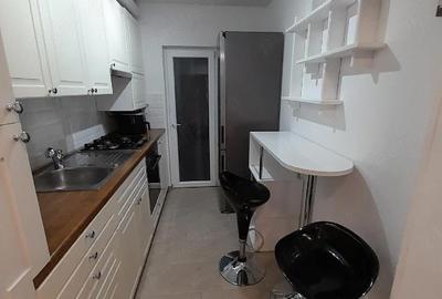 Apartament cu 4 camere semidecomandat în Central - 1