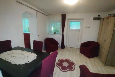 Casă cu 4 camere cu Canalizare în Central - 2