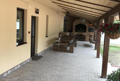 Casă cu 9 camere cu Teren 1500 Mp în Avrig - 2